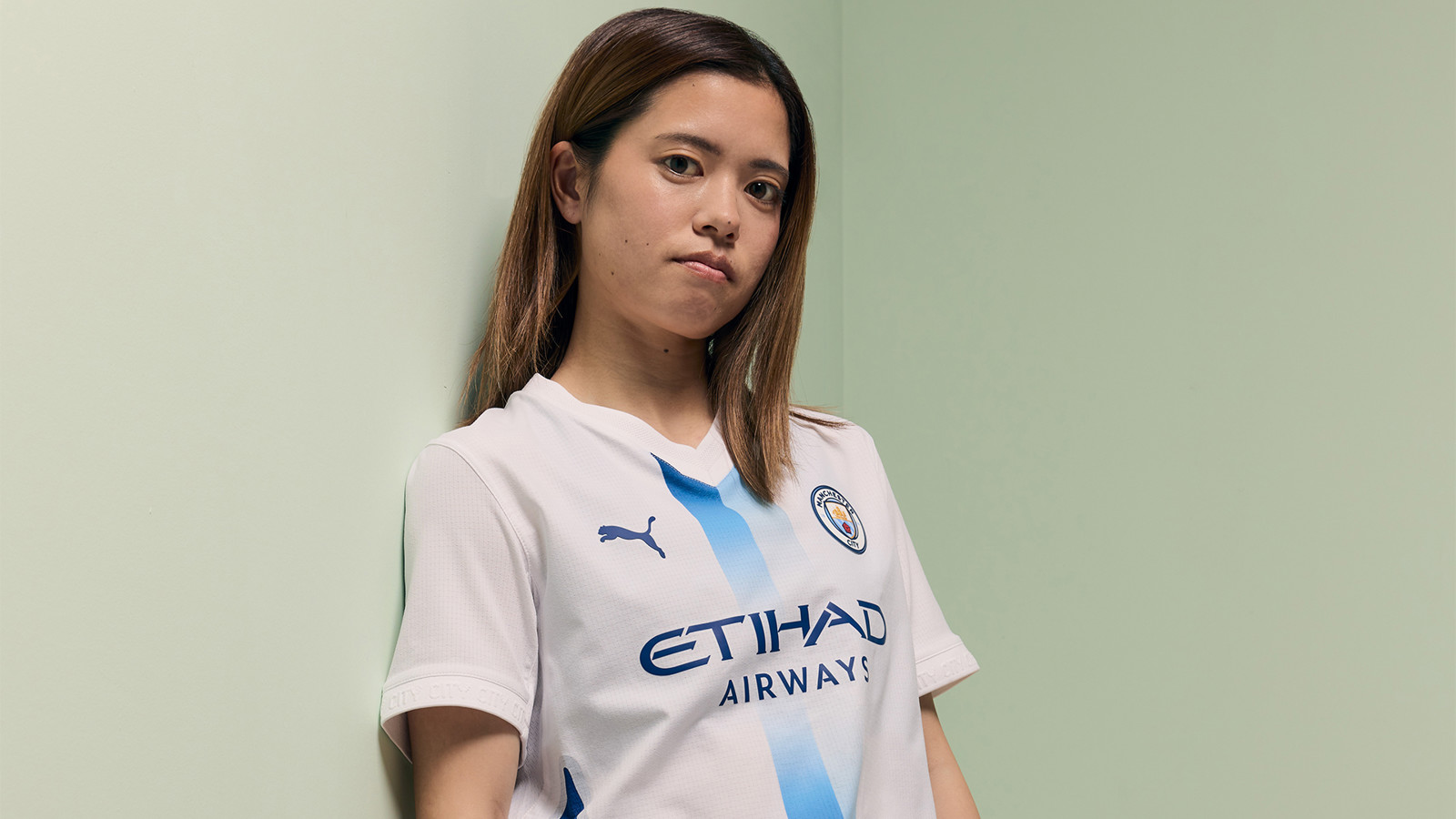 Yui Hasegawa wearing the Manchester City 2026/27 PUMA third kit